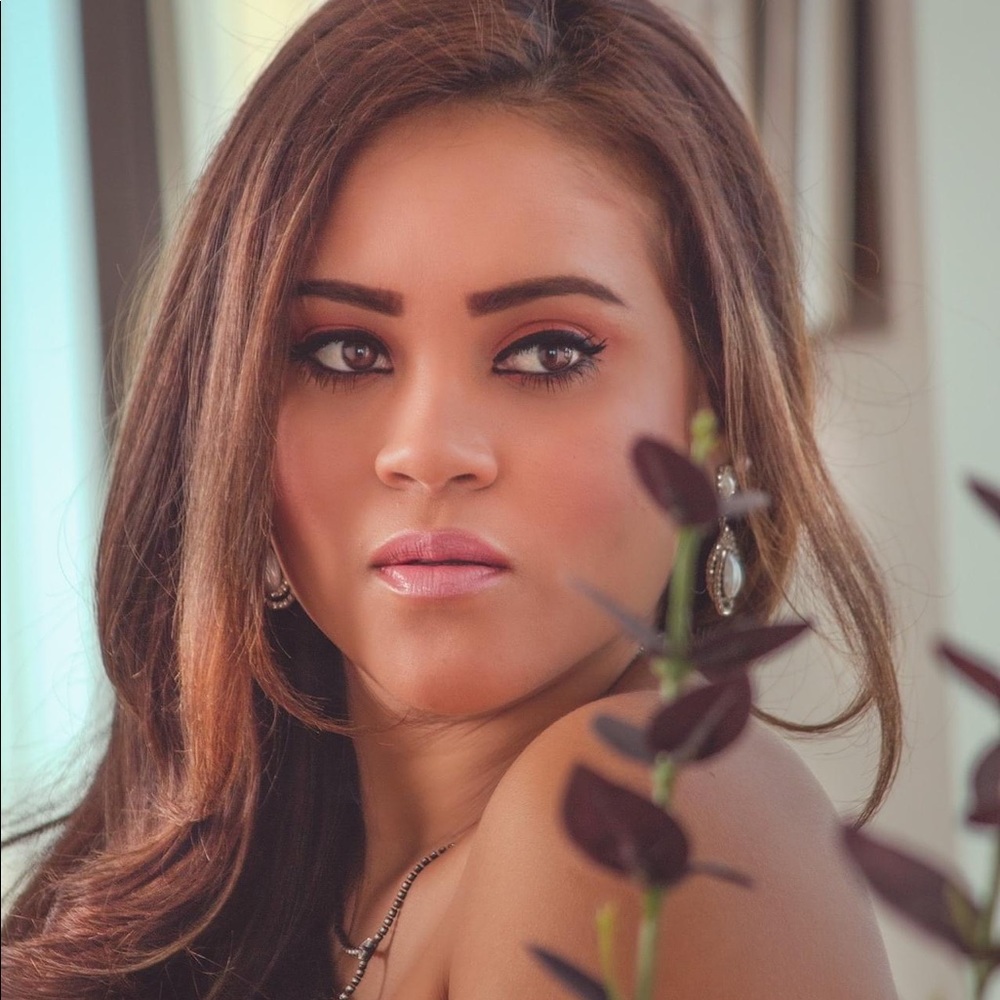 Meet your Posher, Carolina